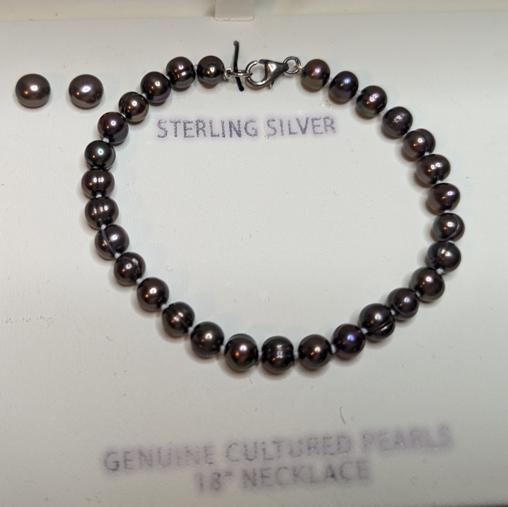 BLACK PEARL BRACELET AND STUDS